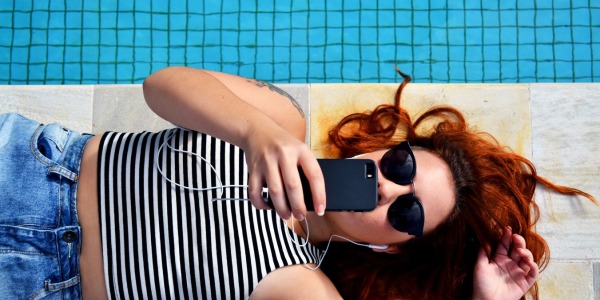 Como cuidar el cabello teñido en verano